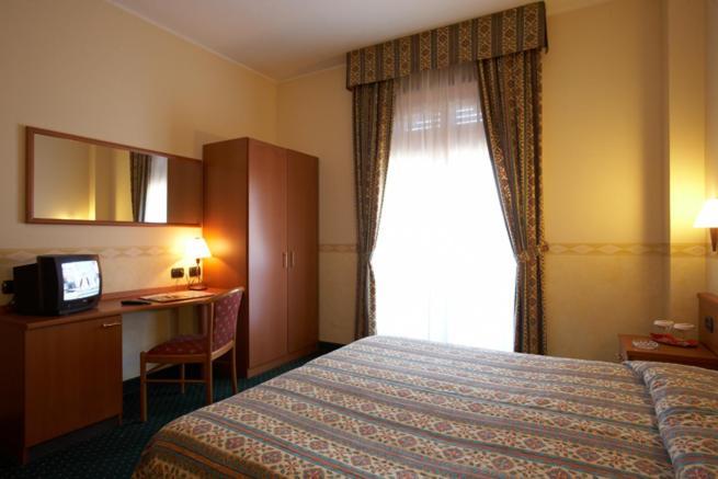 Hotel Dropiluc à Druento Extérieur photo