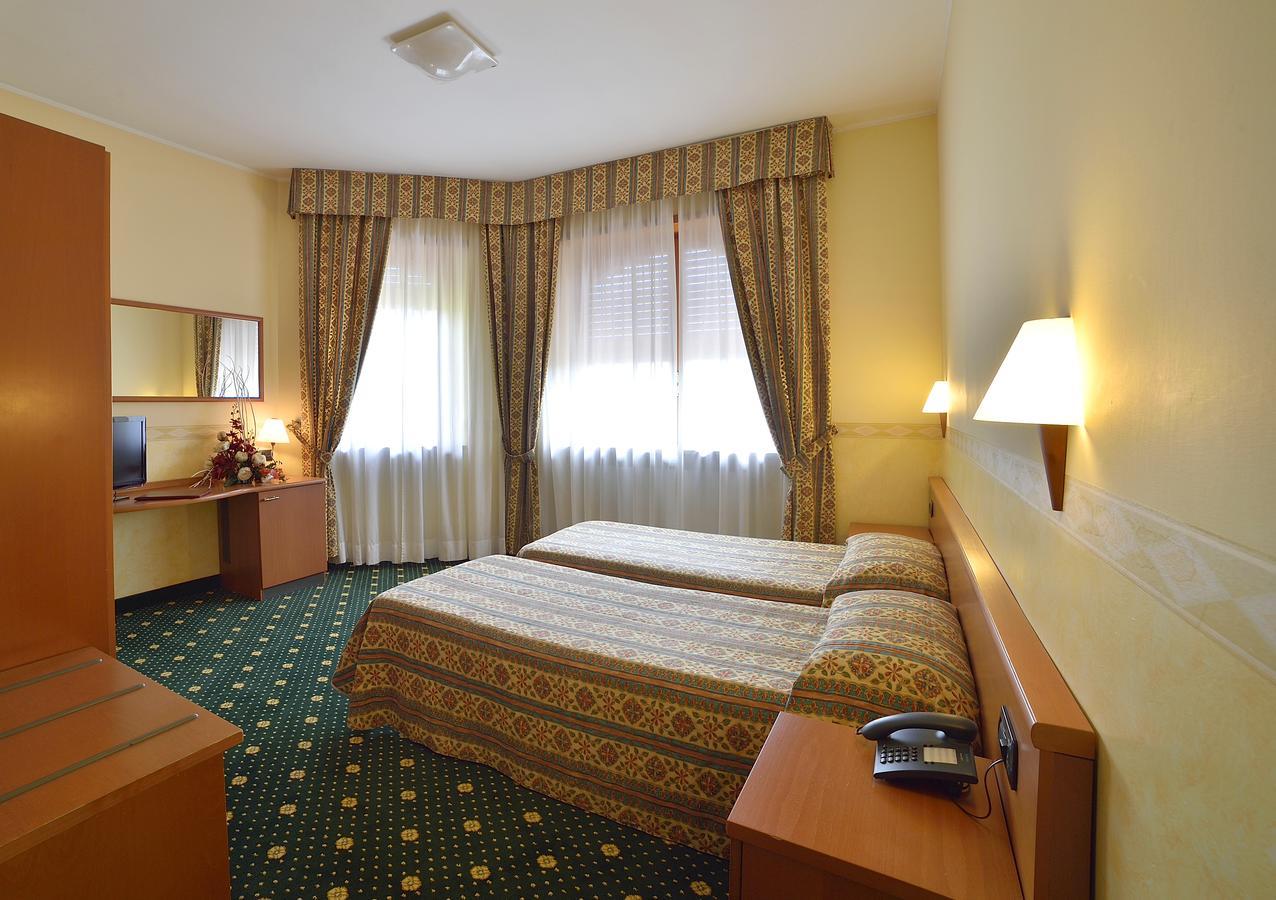 Hotel Dropiluc à Druento Extérieur photo